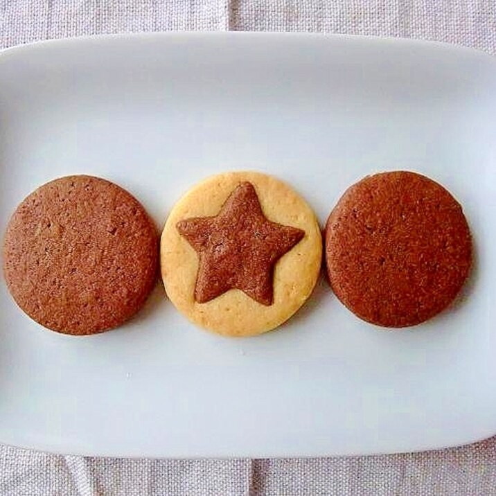 プレーンとココアの型抜きクッキー